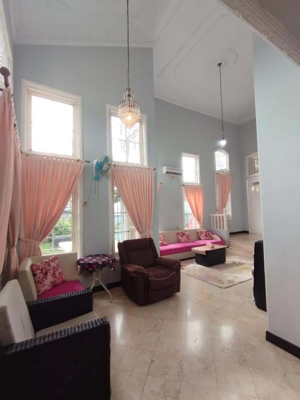 Vila Princess,Sentul 4Bedroom Dan Tenda Camping,Private Pool, Tenis Meja, Mini Billiard, Karaoke, Ayunan,Bbq, 08Satu3 80Satu6 4Satu5Satu Bogor Eksteriør billede
