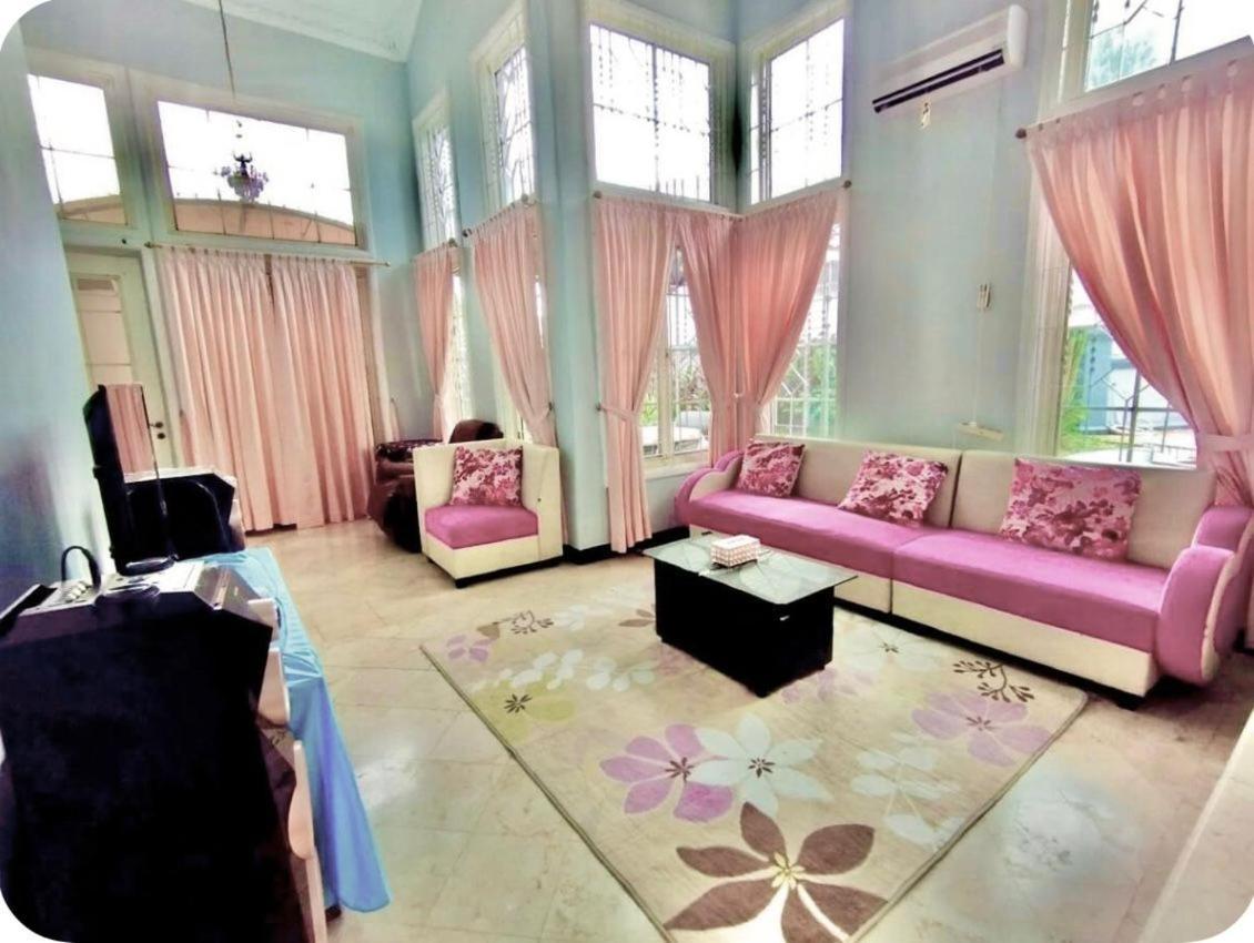 Vila Princess,Sentul 4Bedroom Dan Tenda Camping,Private Pool, Tenis Meja, Mini Billiard, Karaoke, Ayunan,Bbq, 08Satu3 80Satu6 4Satu5Satu Bogor Eksteriør billede